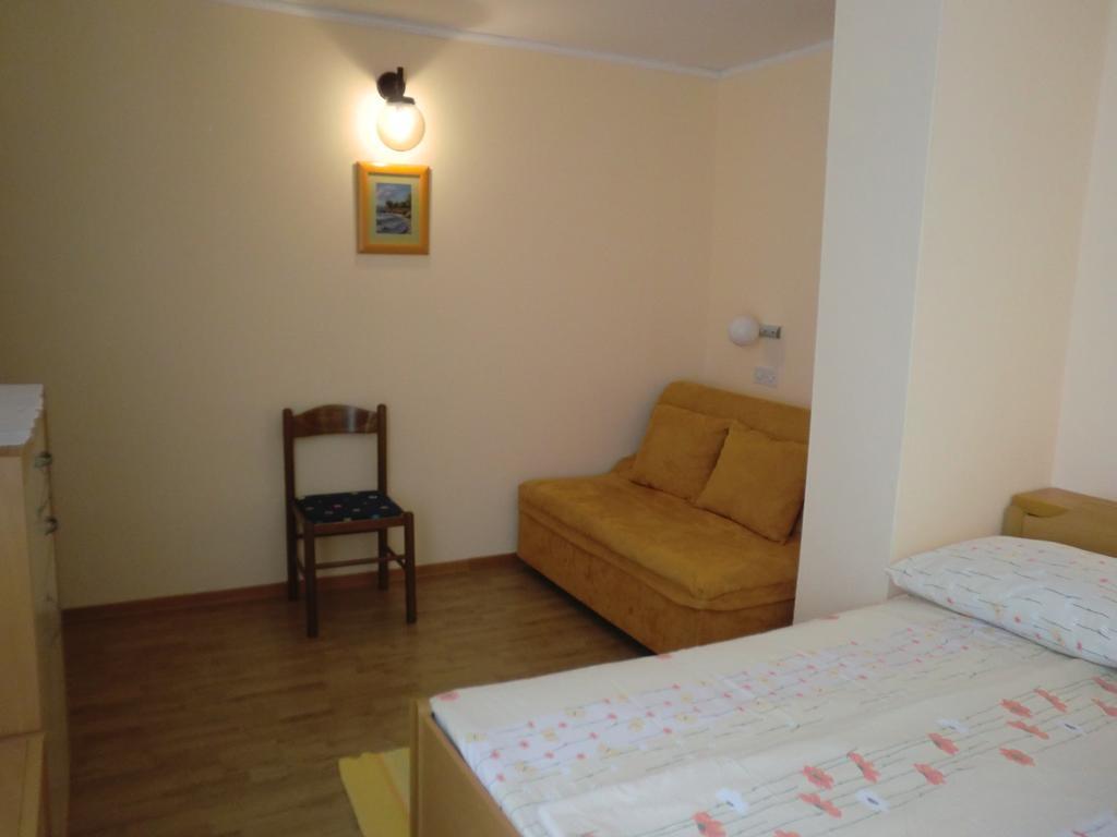Guest House Sandra Rab Town Quarto foto