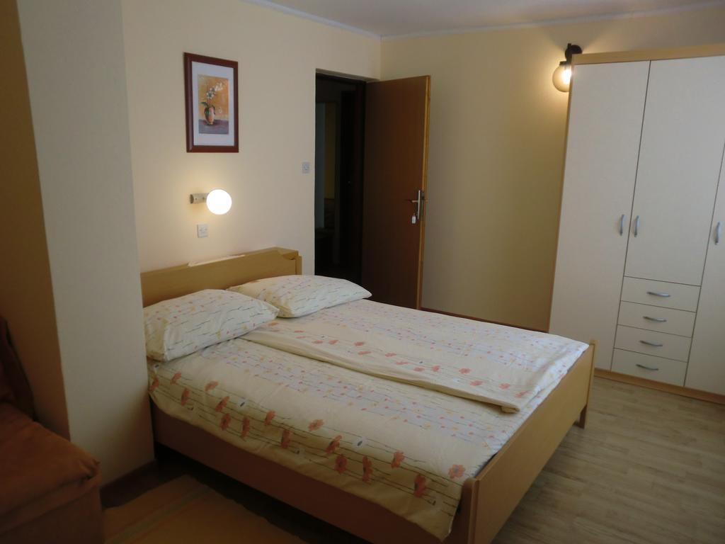 Guest House Sandra Rab Town Quarto foto