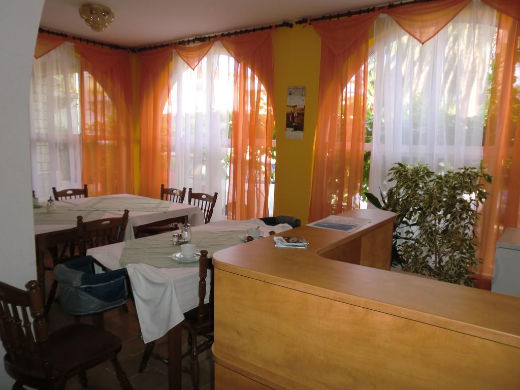 Guest House Sandra Rab Town Exterior foto