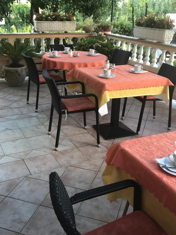 Guest House Sandra Rab Town Exterior foto